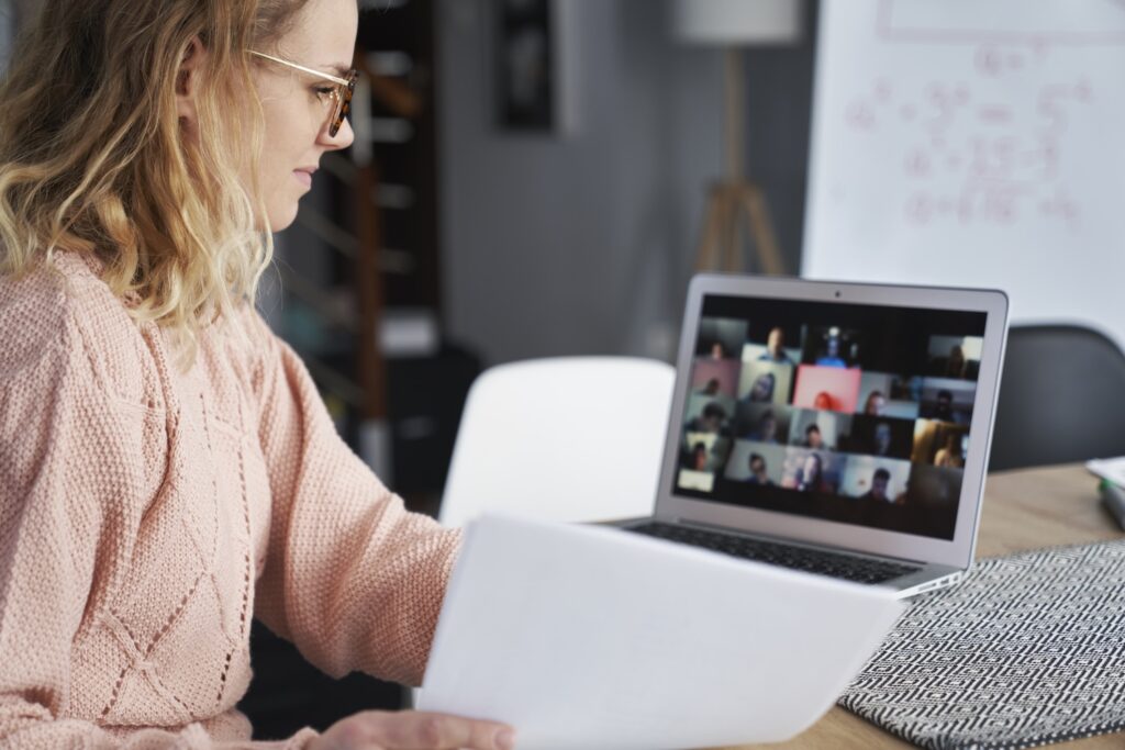 Online szakmai közösség és tapasztalatcsere gyakorló kineziológusok számára